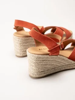 Alberville - Vendy Suede Elche - Röda kilklackade sandaletter i mocka