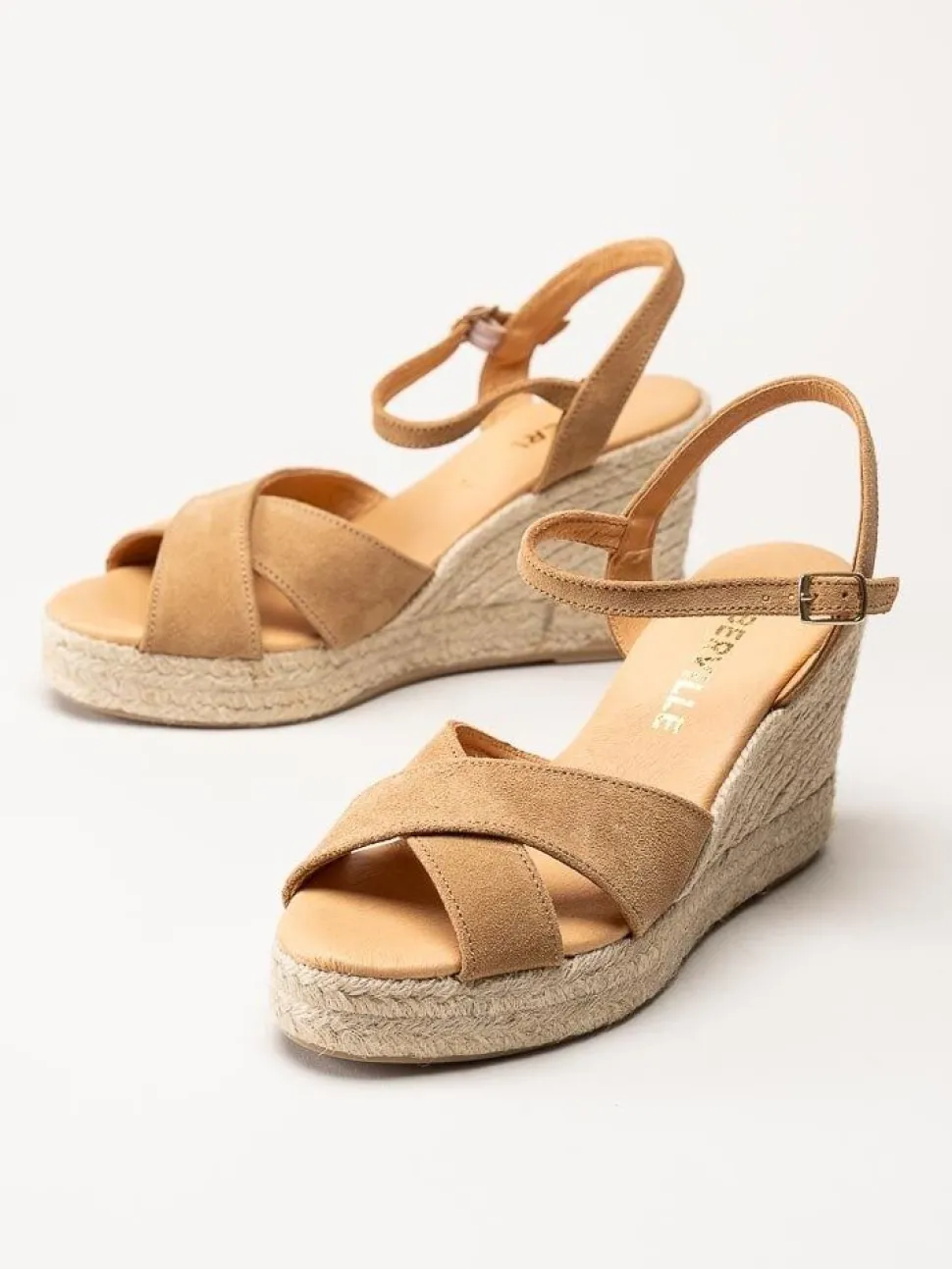 Alberville - Vendy Suede Elche - Ljusbruna kilklackade sandaletter i mocka