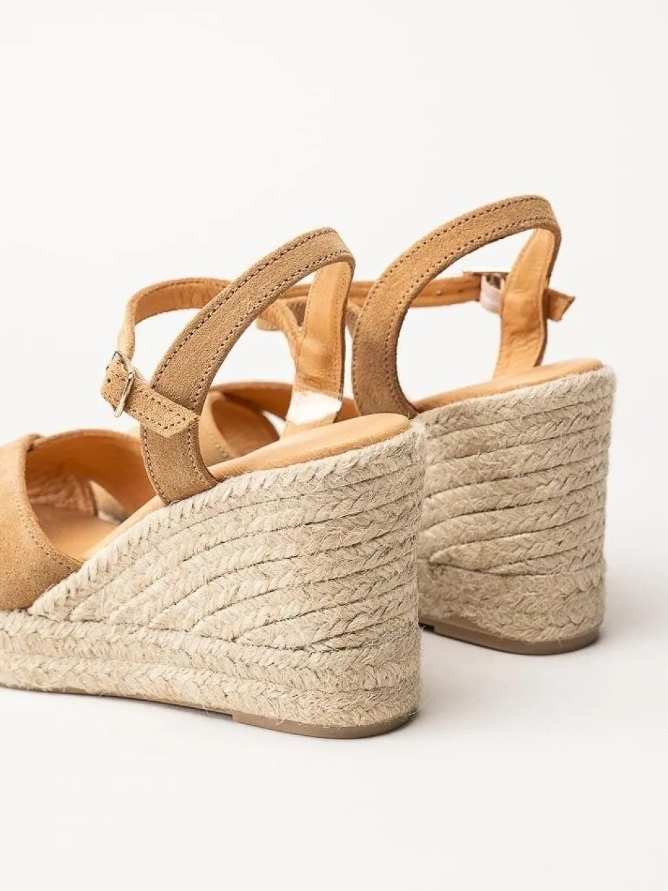 Alberville - Vendy Suede Elche - Ljusbruna kilklackade sandaletter i mocka