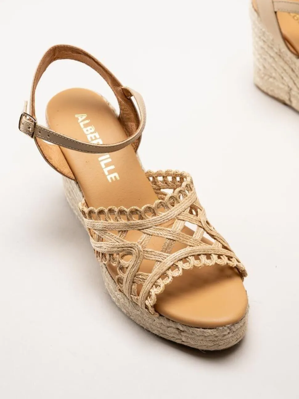 Alberville - Viveca Macrame - Beige kilklackade sandaletter