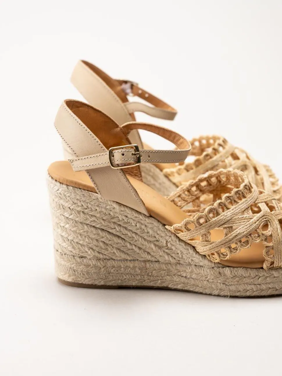 Alberville - Viveca Macrame - Beige kilklackade sandaletter