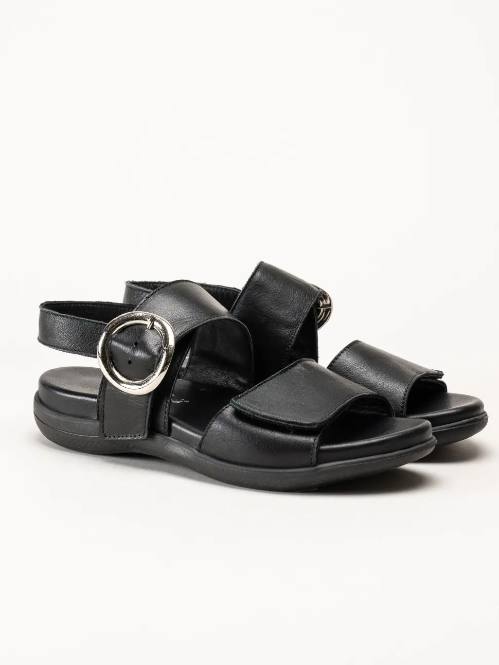 Andrea Conti - Svarta sandaler