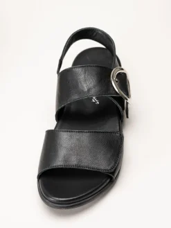 Andrea Conti - Svarta sandaler