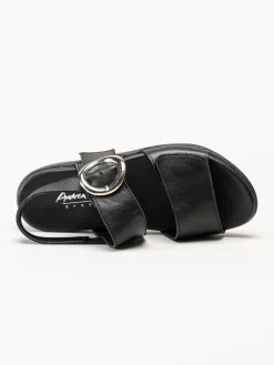 Andrea Conti - Svarta sandaler