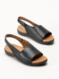 Andrea Conti - Svarta sandaler