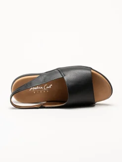 Andrea Conti - Svarta sandaler