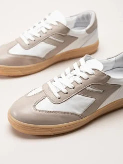 Andrea Conti - Vit beige sneakers i skinn