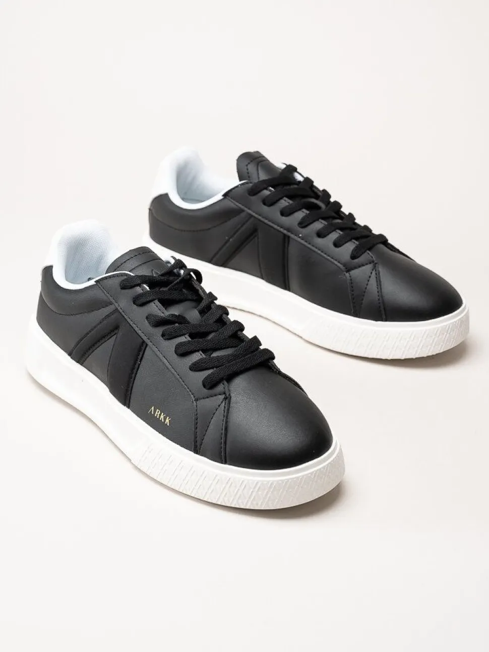 ARKK Copenhagen - Essence - Svarta sneakers i skinn