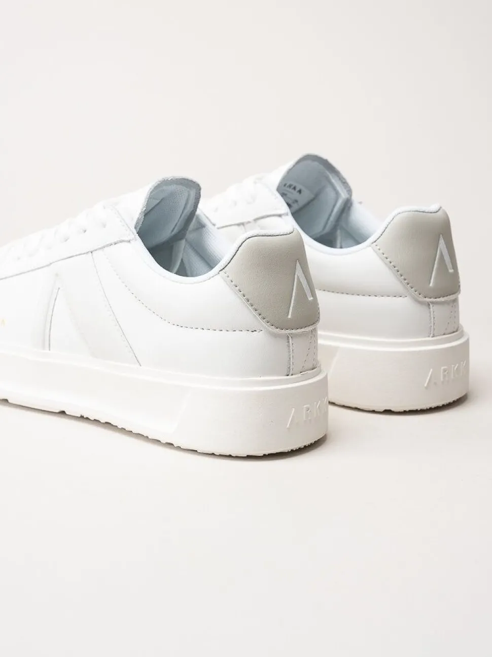 ARKK Copenhagen - Essence - Vita sneakers i skinn