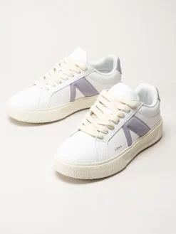 ARKK Copenhagen - Essence - Vita skinnsneakers med mockadetaljer