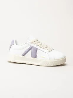ARKK Copenhagen - Essence - Vita skinnsneakers med mockadetaljer