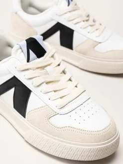 ARKK Copenhagen - Uncover - Vita skinnsneakers med mockadetaljer