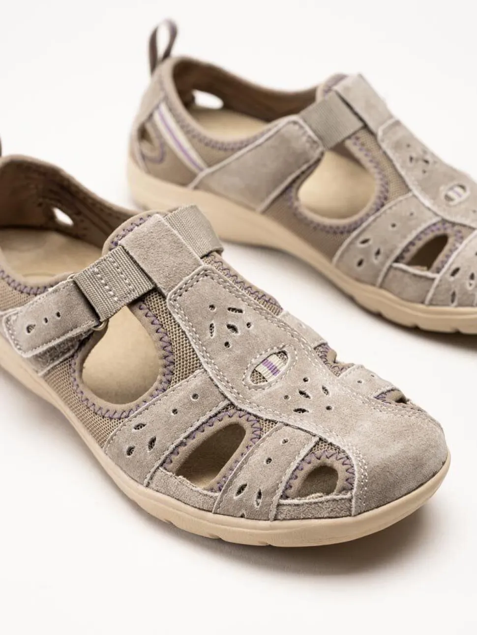 Axelda - Cleveland - Beige sandalskor i mocka och textil