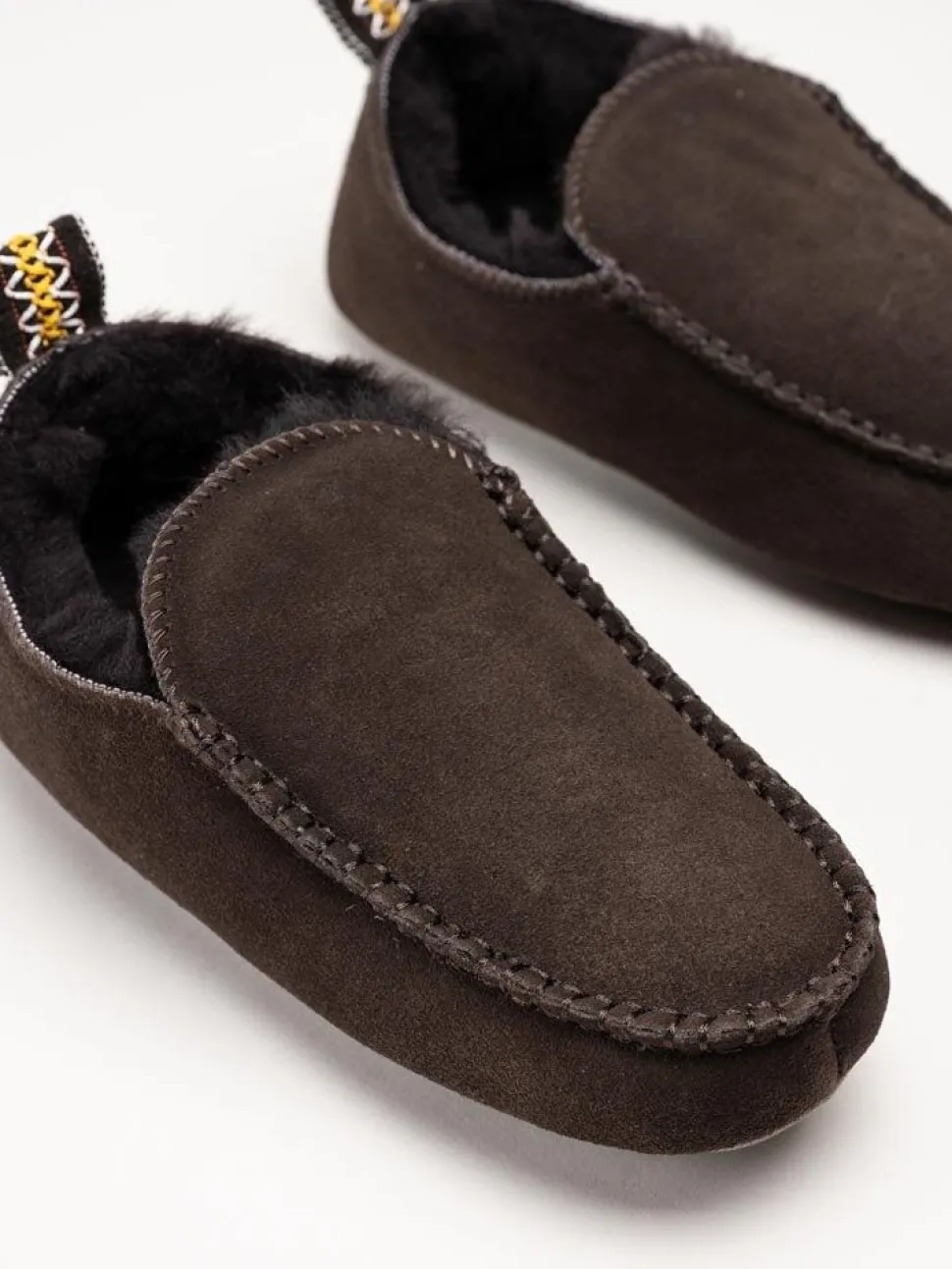 Axelda - Edinburgh 2 - Mörkbruna slip on fårskinnstofflor