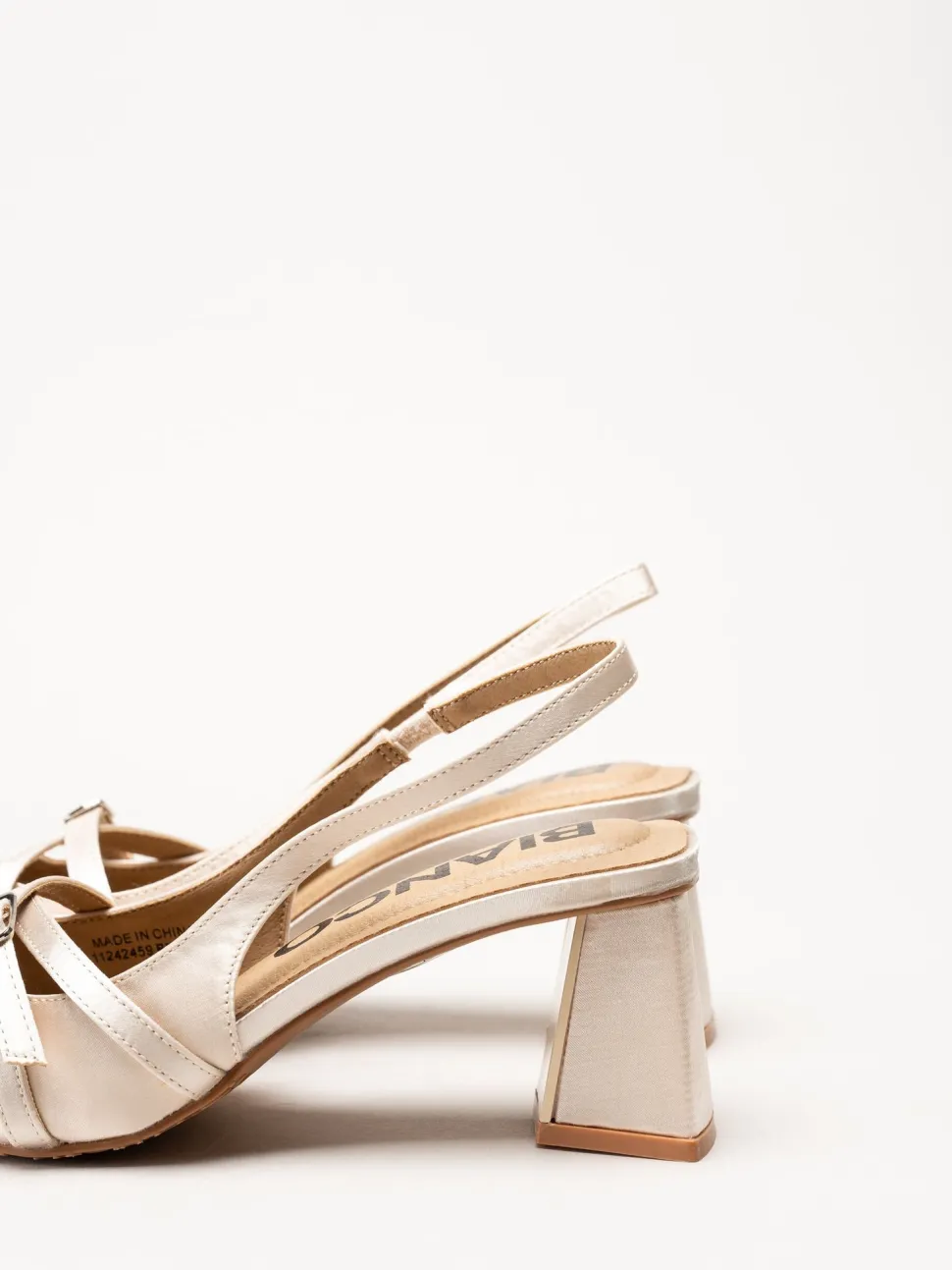 Bianco - Biamaralyn Buckle - Offwhite slingback pumps i satin