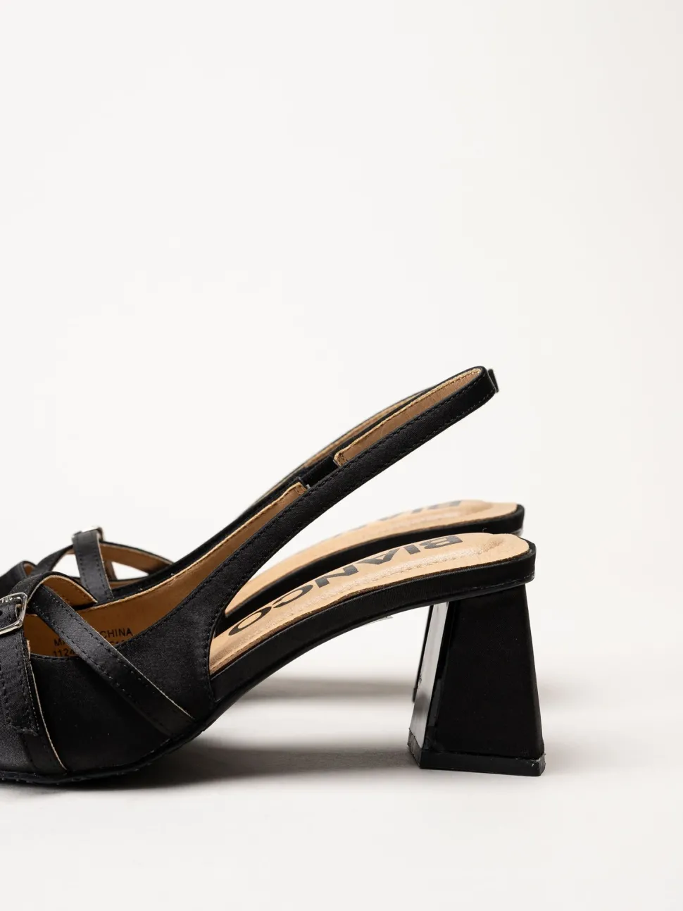 Bianco - Biamaralyn Buckle - Svarta slingback pumps i satin