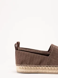 Calvin Klein - Oblique AOP - Mörkbruna espadrillos