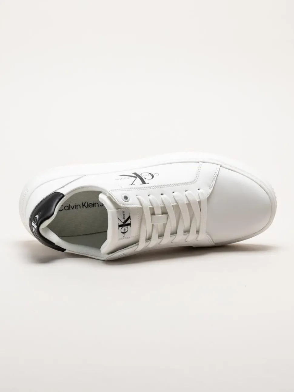 Calvin Klein - SEAMUS 20L - Vita sneakers i skinn