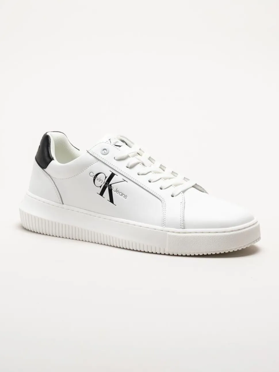 Calvin Klein - SEAMUS 20L - Vita sneakers i skinn