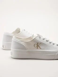 Calvin Klein - Vulc Flatform Low CV Mg - Vita platåsneakers i textil