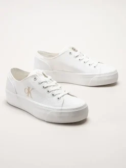 Calvin Klein - Vulc Flatform Low CV Mg - Vita platåsneakers i textil