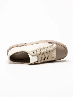Calvin Klein - Vulc Low Laceup Aop - Beige sneakers i canvas