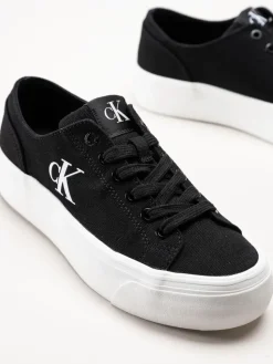 Calvin Klein - Vulc Platform Low CV Mg - Svarta platåsneakers i textil