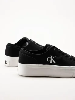 Calvin Klein - Vulc Platform Low CV Mg - Svarta platåsneakers i textil