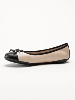 Caprice - Beige ballerina i skinn med svarta detaljer