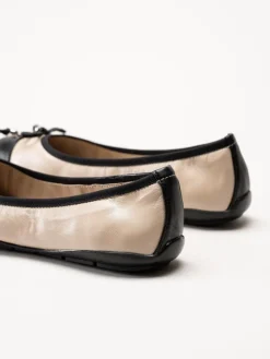 Caprice - Beige ballerina i skinn med svarta detaljer