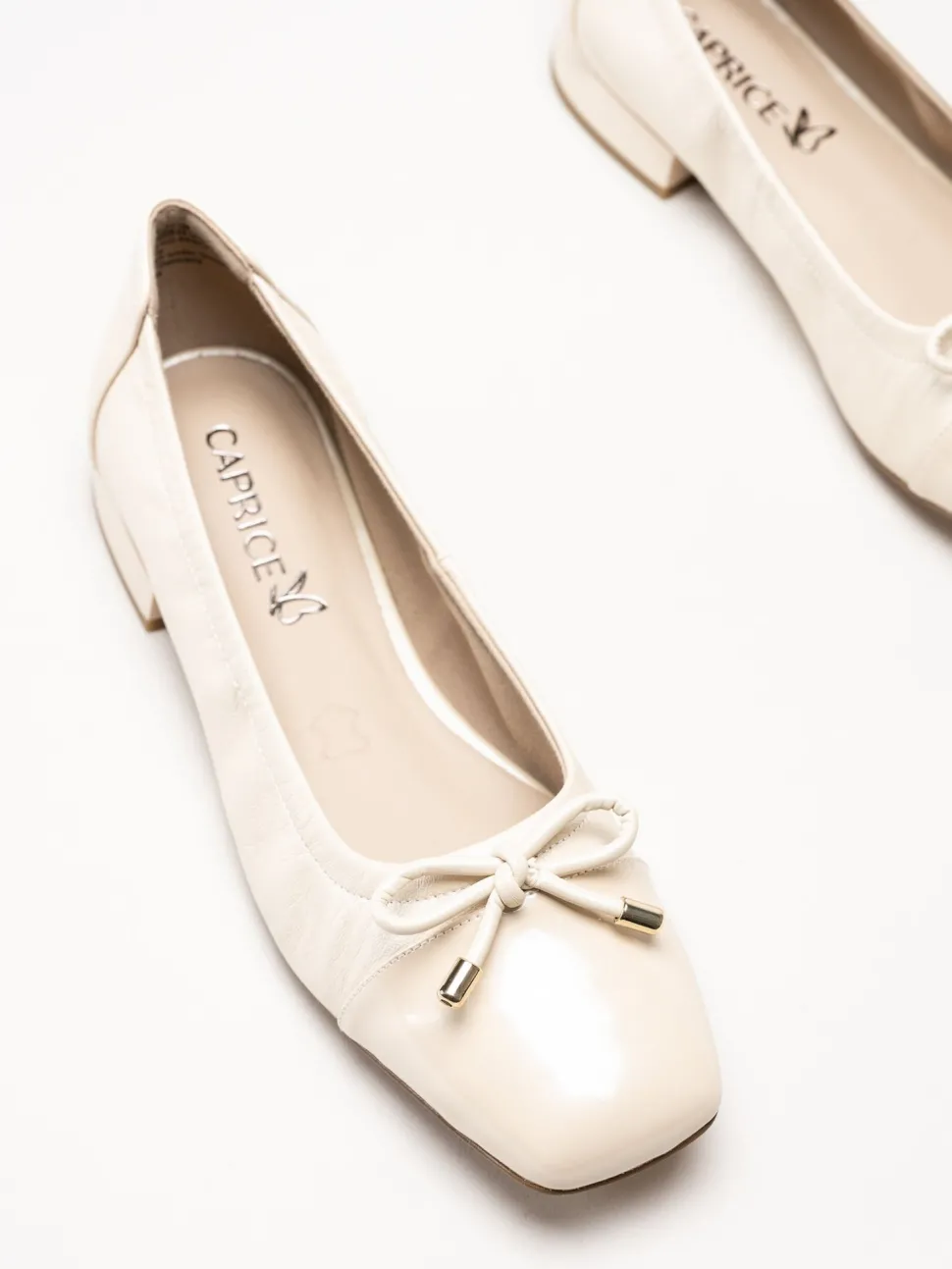 Caprice - Beige ballerinaskor i skinn
