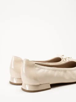 Caprice - Beige ballerinaskor i skinn