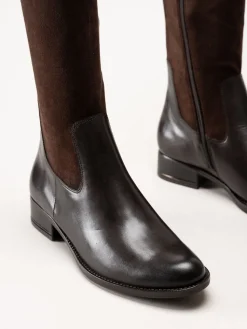 Caprice - Mörkbruna stövlar i skinn och textil