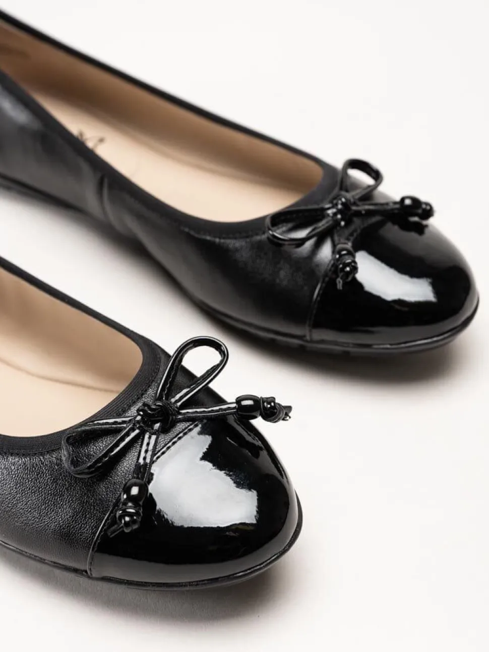 Caprice - Svarta ballerina i skinn