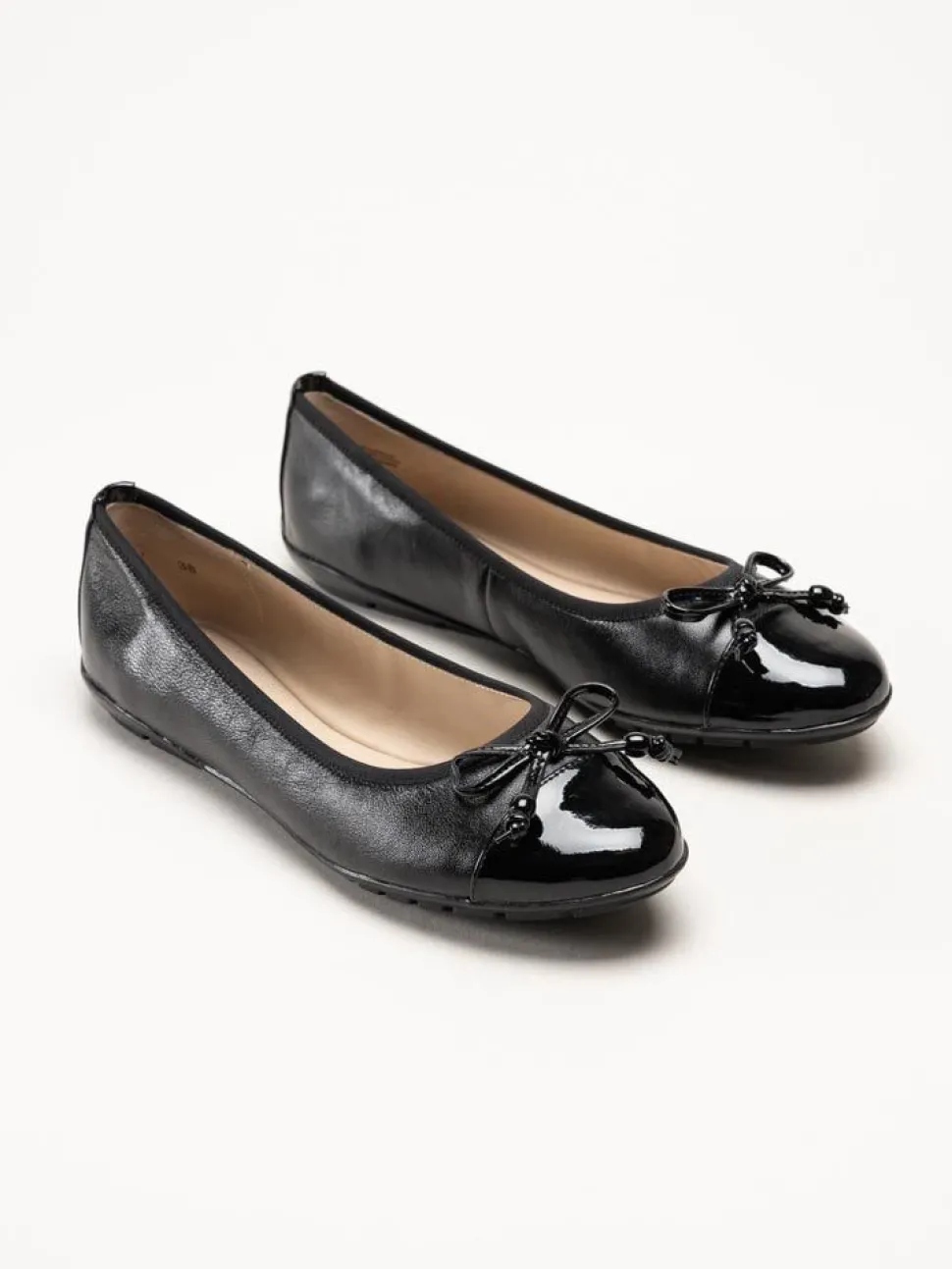 Caprice - Svarta ballerina i skinn