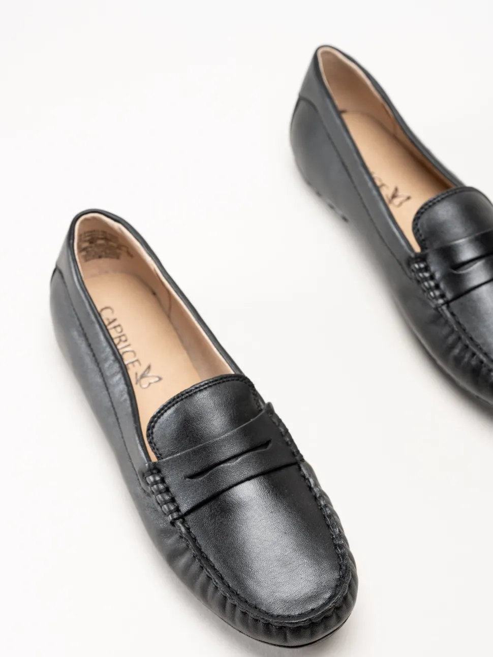 Caprice - Svarta loafers i skinn