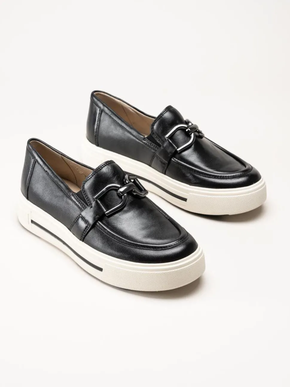 Caprice - Svarta loafers i skinn