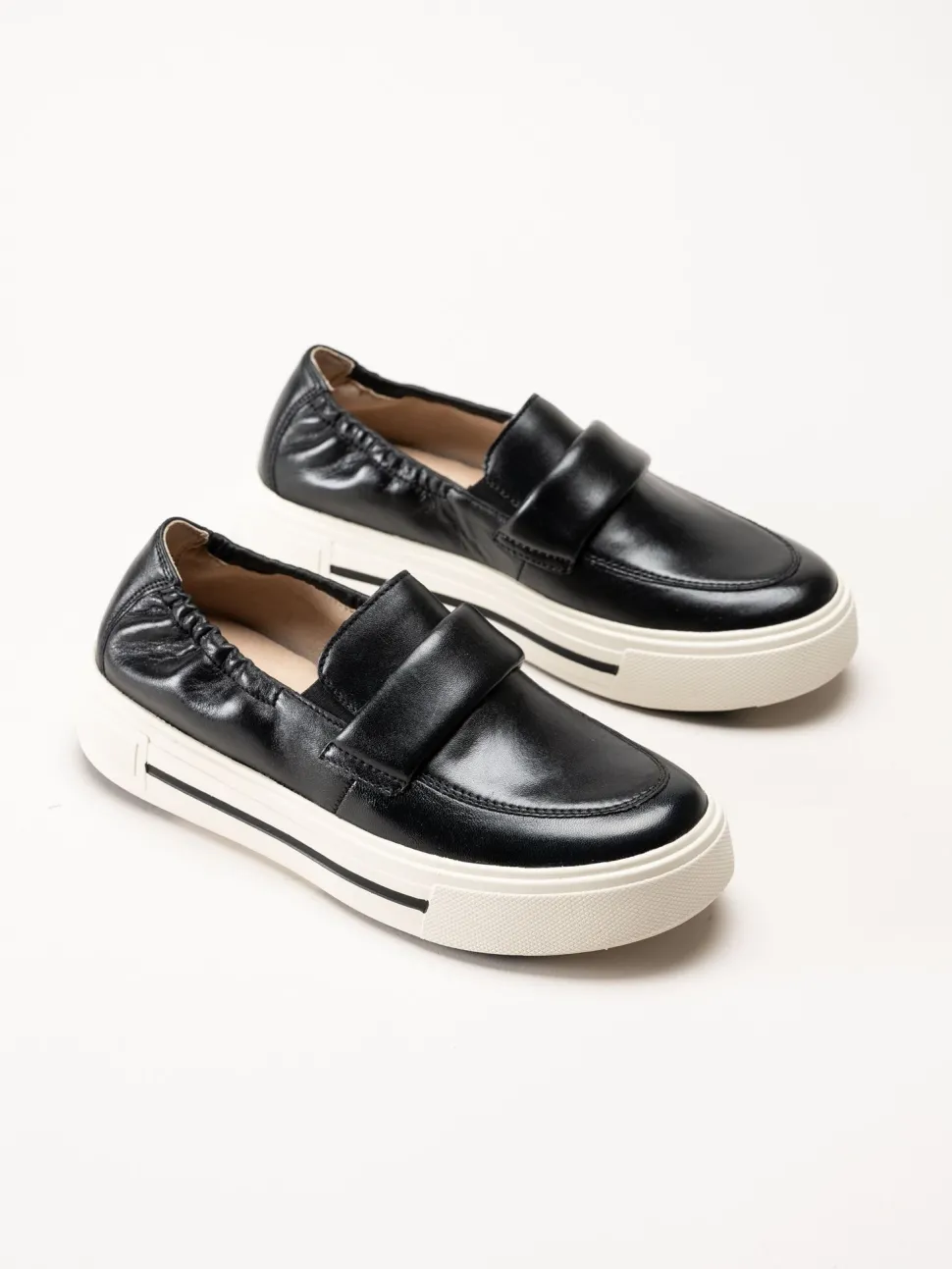 Caprice - Svarta loafers i skinn