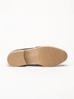 Caprice - Svarta pennyloafers i skinn