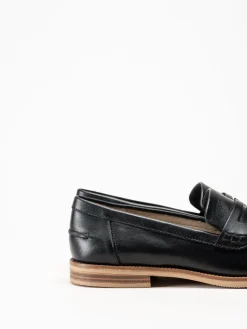 Caprice - Svarta pennyloafers i skinn