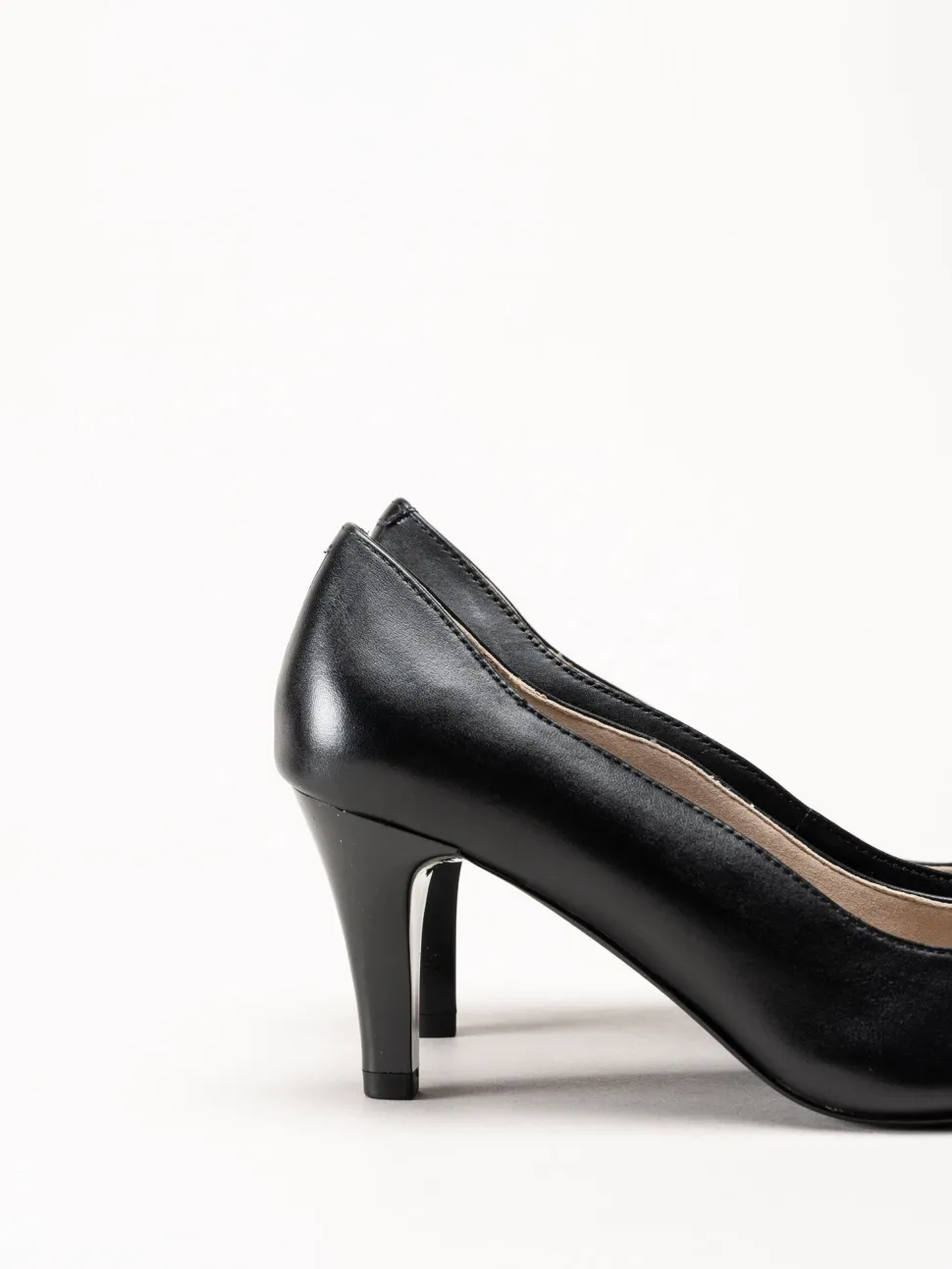 Caprice - Svarta pumps i skinn