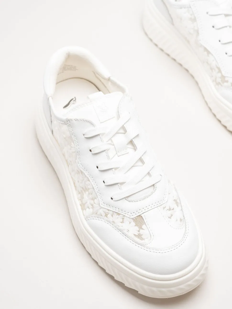 Caprice - Vita broderade sneakers