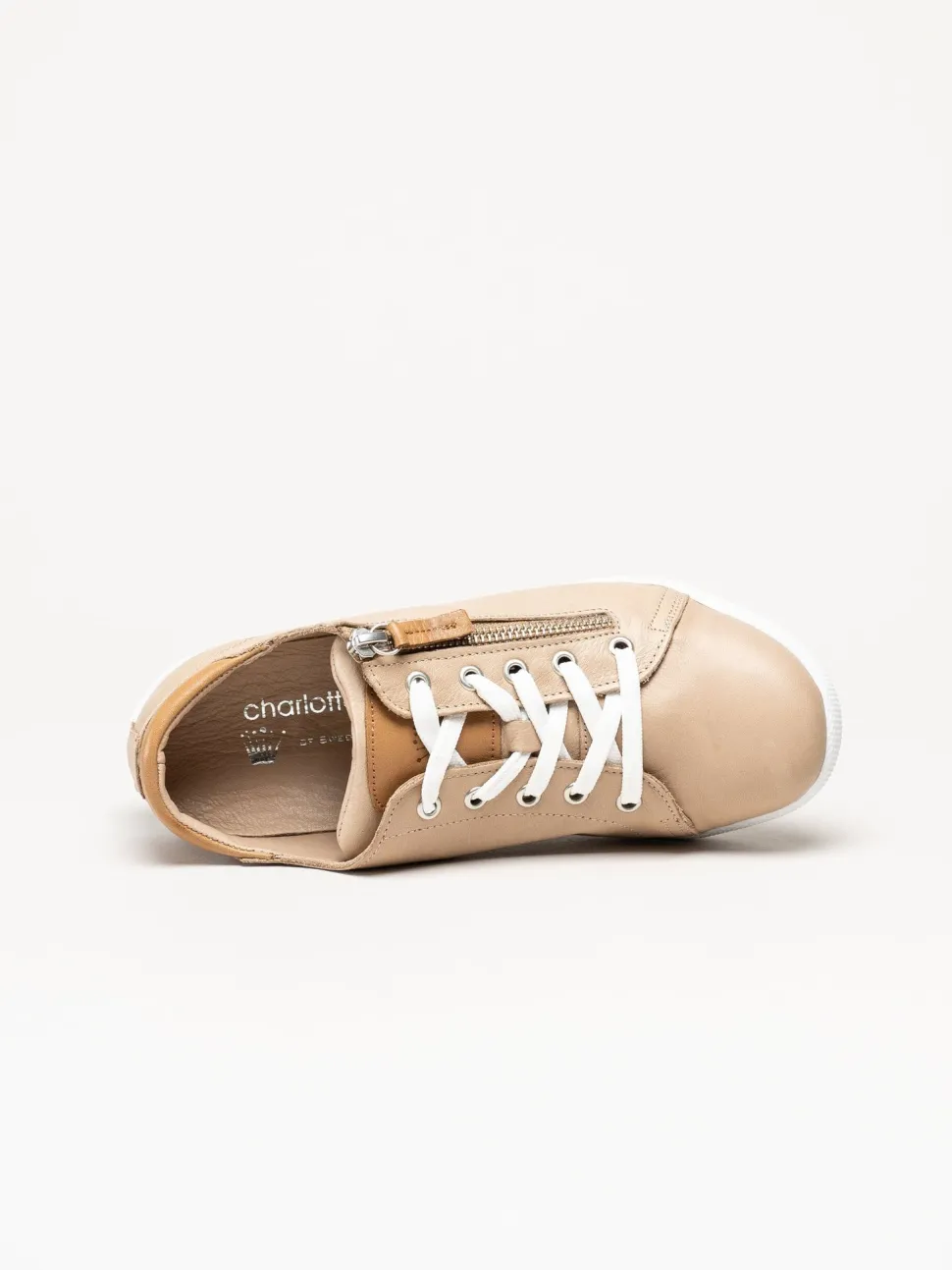 Charlotte of Sweden - Beige sneakers i skinn