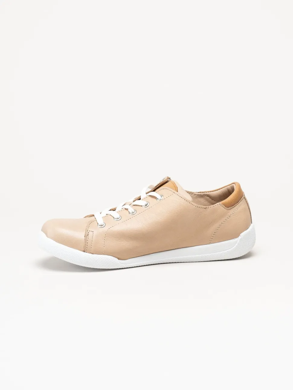 Charlotte of Sweden - Beige sneakers i skinn