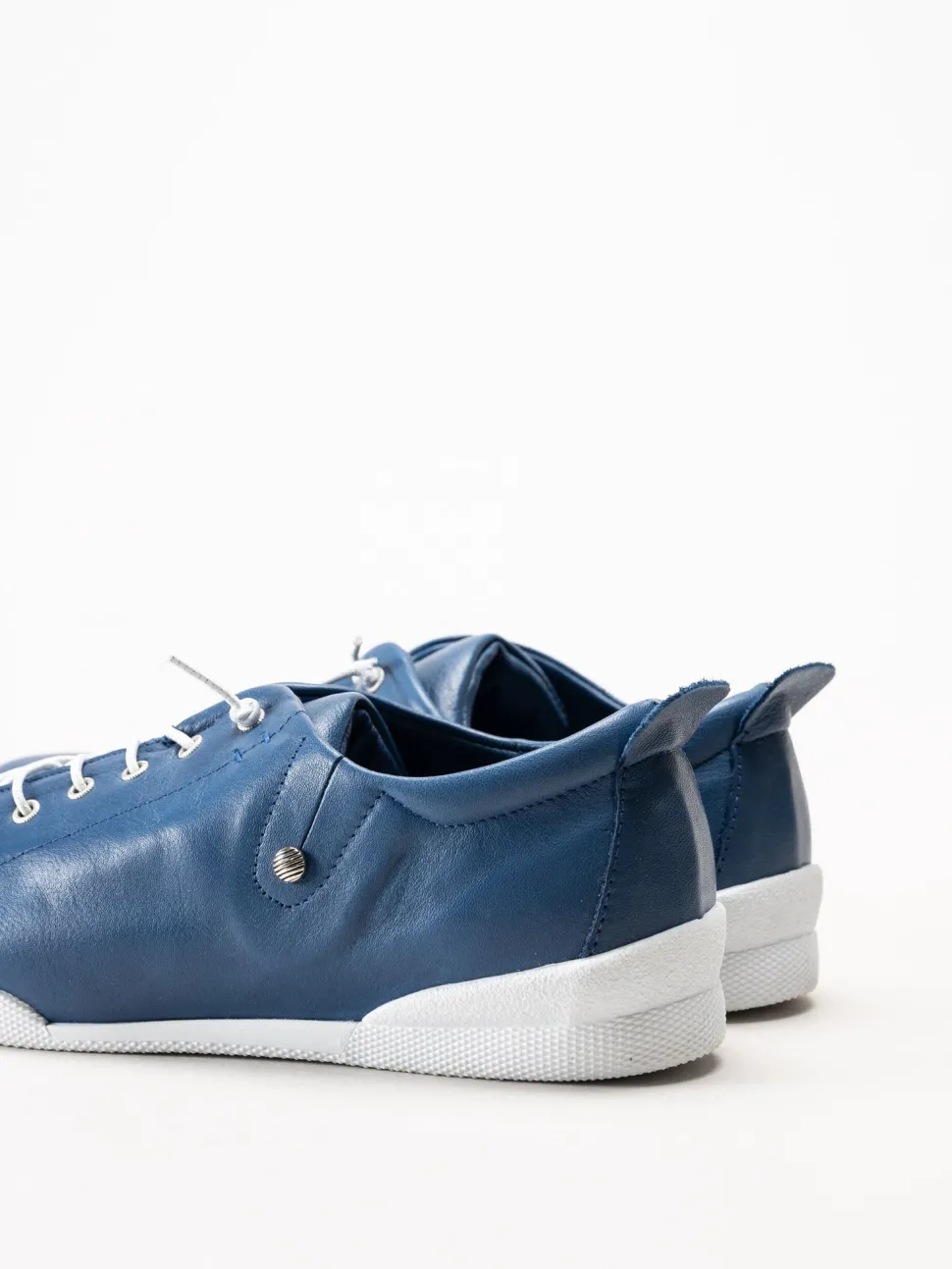 Charlotte of Sweden - Blå sneakers i skinn