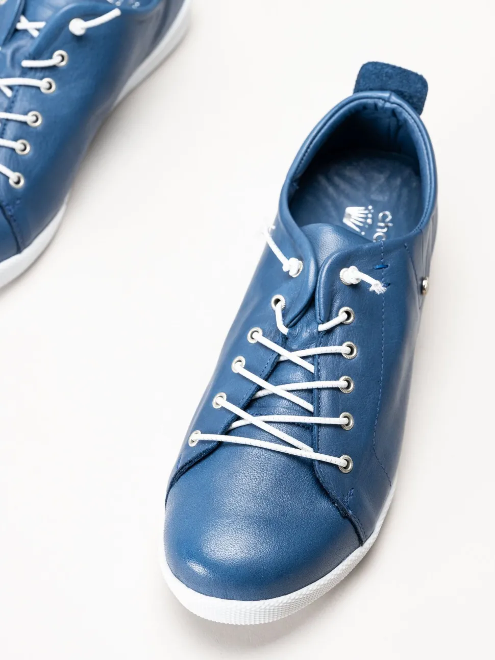 Charlotte of Sweden - Blå sneakers i skinn