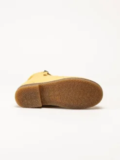 Charlotte of Sweden - Gula boots i skinn