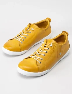 Charlotte of Sweden - Gula sneakers i skinn