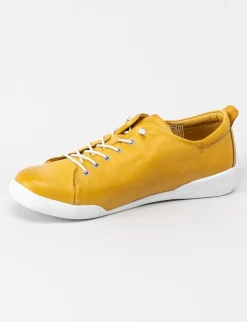 Charlotte of Sweden - Gula sneakers i skinn