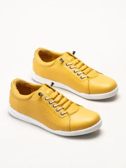 Charlotte of Sweden - Gula sneakers i skinn